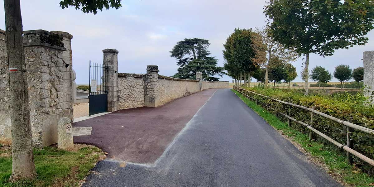 Parvis du cimetière de la Ville-Haute - 18.632€