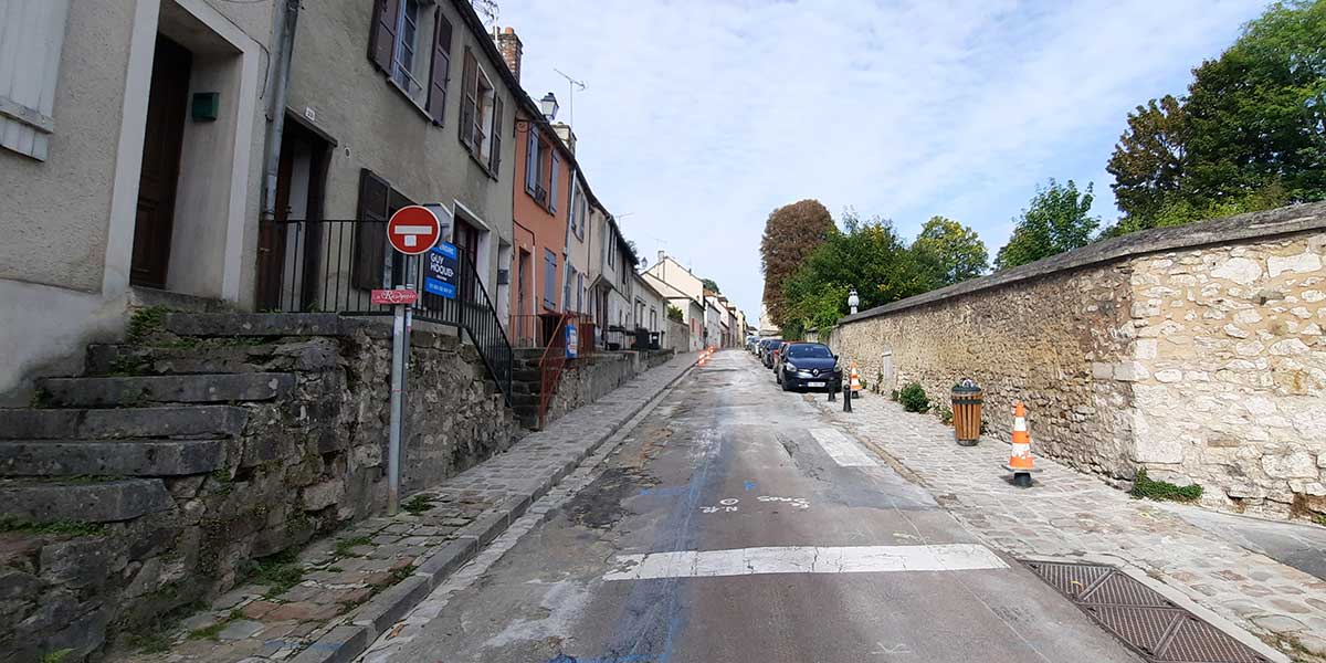 Rue Saint-Thibault - Réfection d'enrobé et des trottoirs - 316.220€ - Fin des travaux estimée : mi-octobre 2025