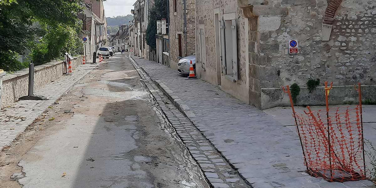 Rue Saint-Thibault - Réfection d'enrobé et des trottoirs - 316.220€ - Fin des travaux estimée : mi-octobre 2025